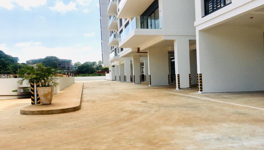 Riverbank - UN Approved Residences;...